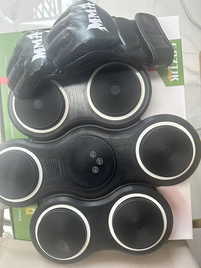 Bluetooth-musiikkinyrkkeilykone lapsille