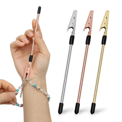 Apukäyttöinen työkalu rannekorujen lukkoihin