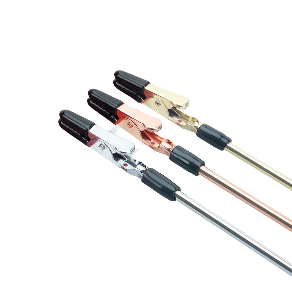 Apukäyttöinen työkalu rannekorujen lukkoihin