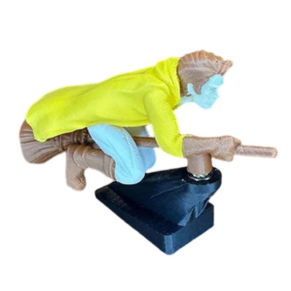 Maaginen luudanvarsikoriste auton kojelaudalle